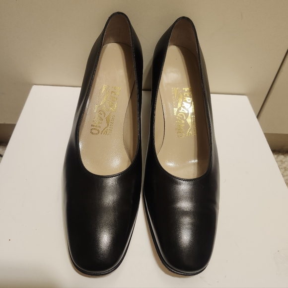 Salvatore Ferragamo Black Leather Classic Block Heel Pumps Sz 6.5 B Ret. $695 - Picture 6 of 9